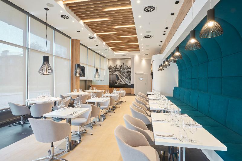 هتل Golden Tulip Warsaw Airport