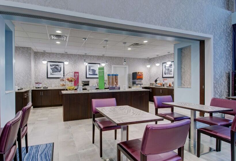 Отель Hampton Inn & Suites Boston/stoughton