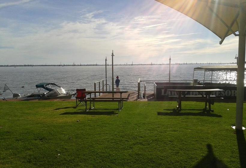 Отель Lake Edge Resort