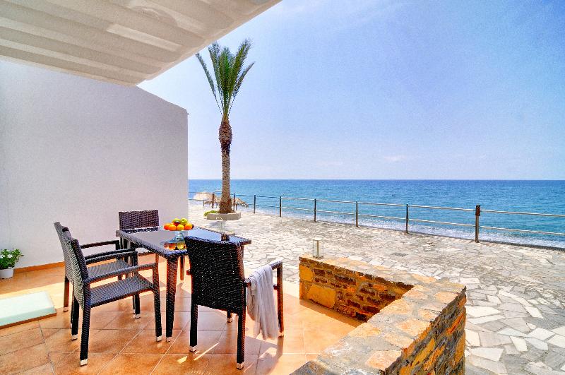 هتل Myrtos Mare Suites