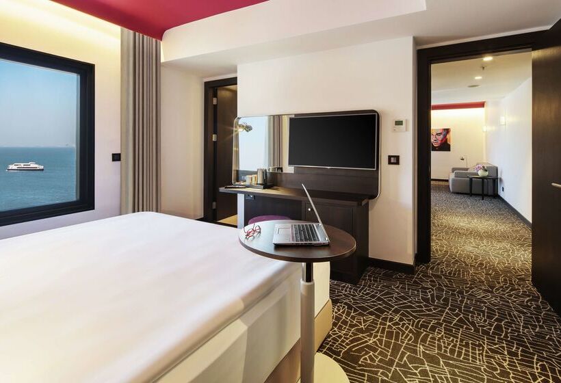 هتل Park Inn By Radisson Izmir