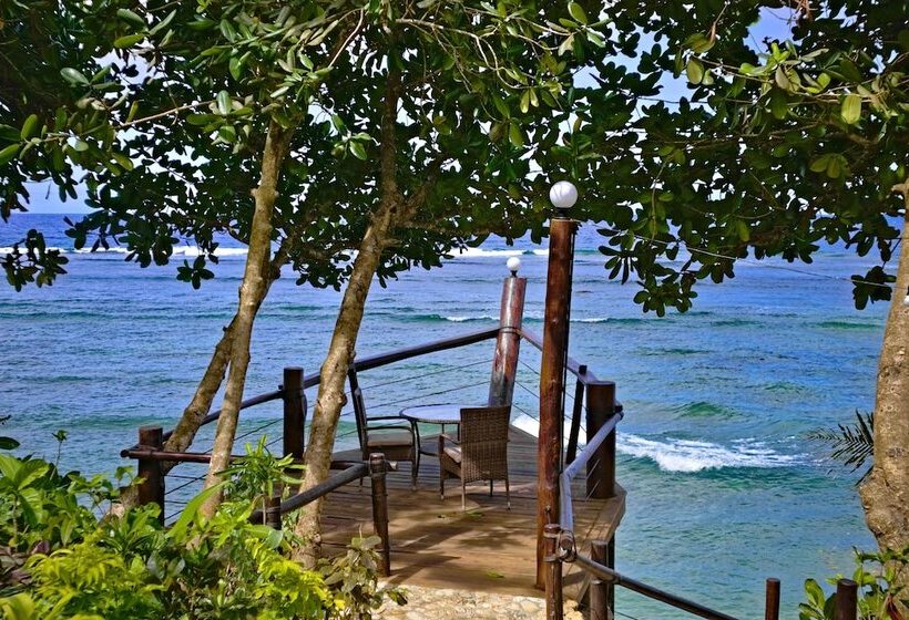 هتل Savasi Island Resort