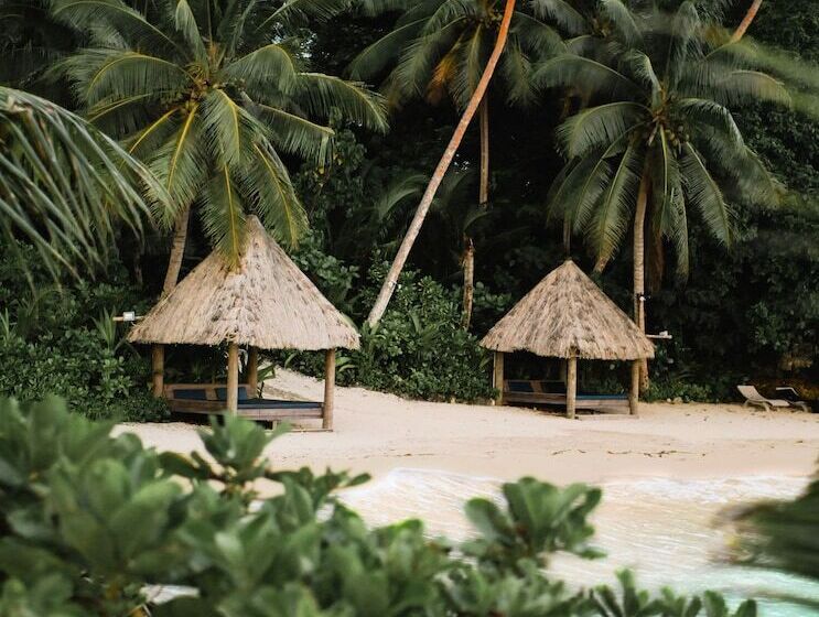 هتل Savasi Island Resort