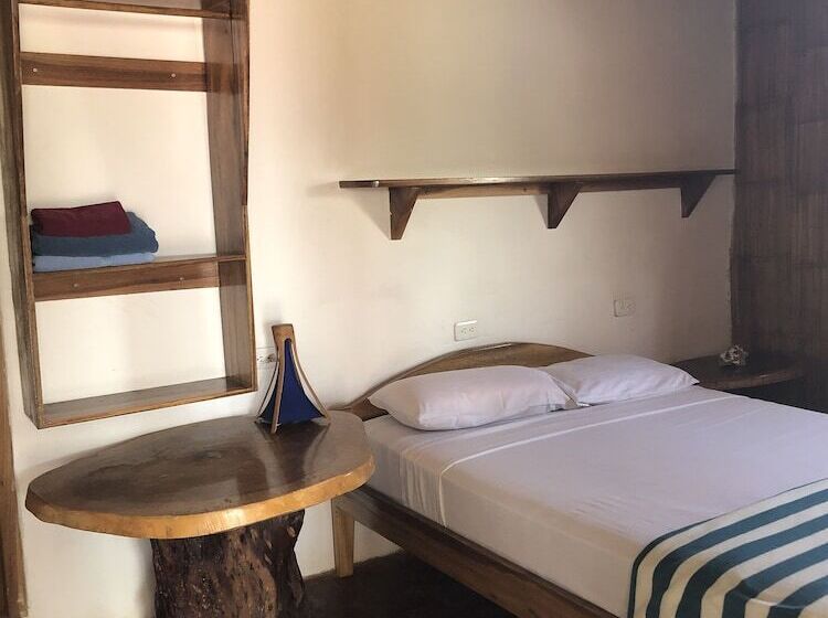 הוסטל Hostal Rutamar