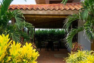 هتل Canoa Suites