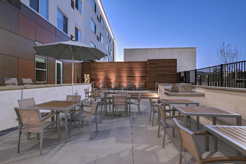 فندق Element Palmdale