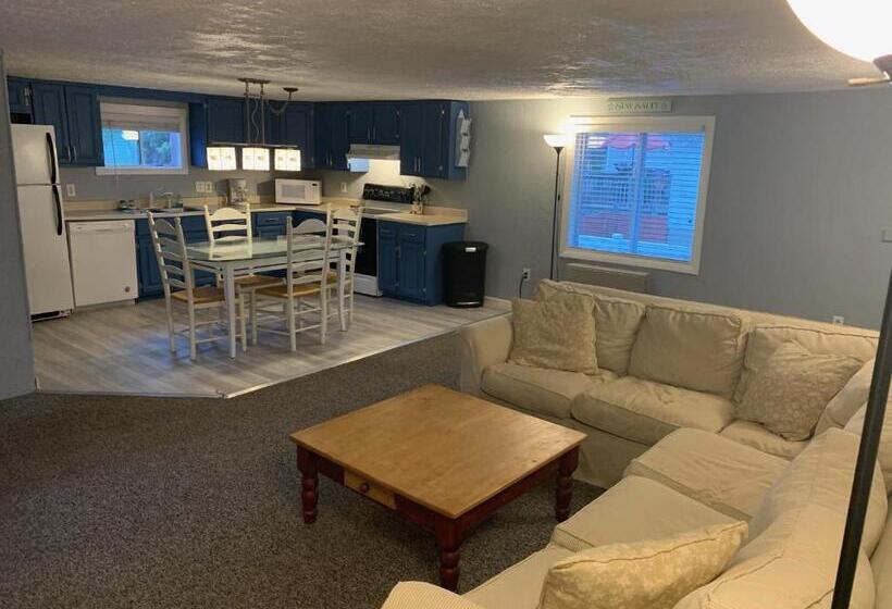 Island View Motel