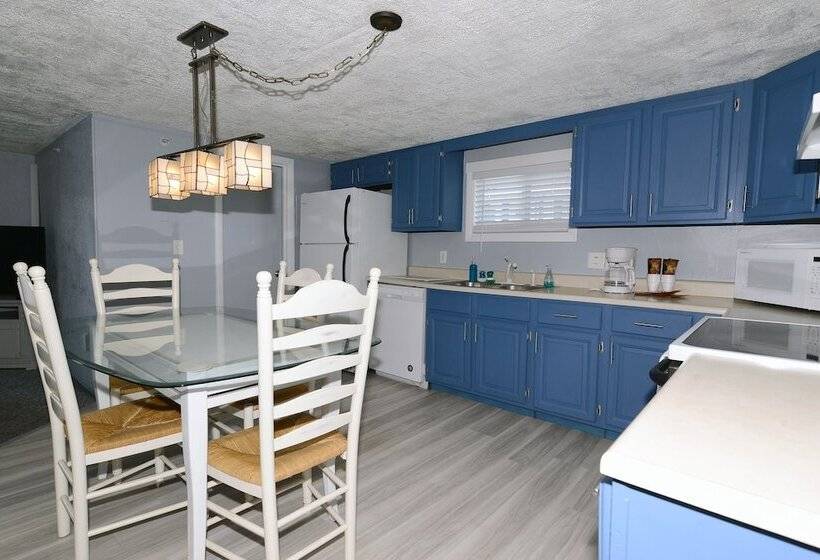 Island View Motel