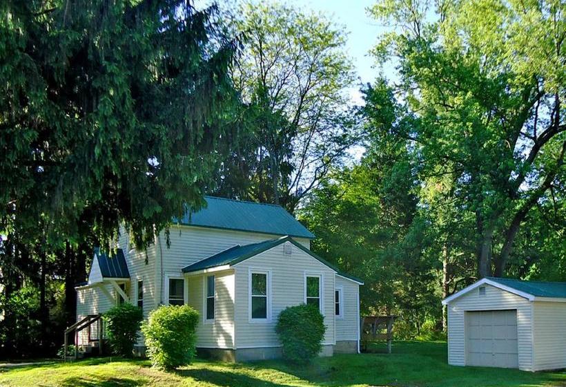 مُتل Adirondack Inn