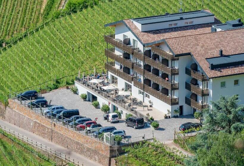 Отель Vineus Tramin