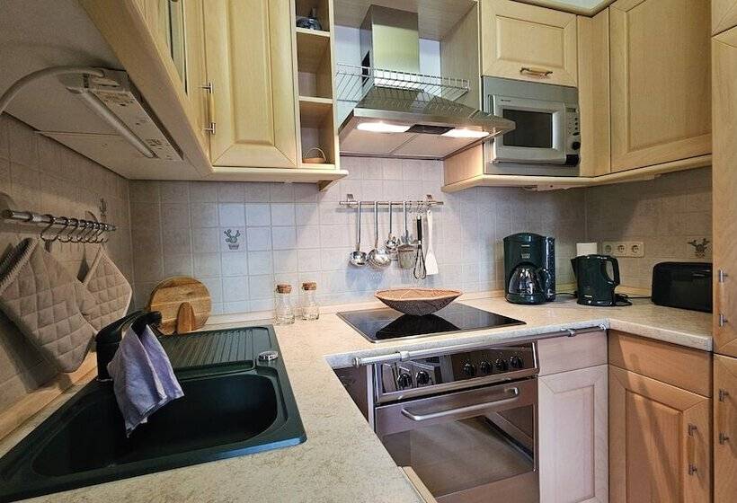 Bed and Breakfast Pension Weiße Rose, Parkplatz, Frühstück, Wlan, Zentral