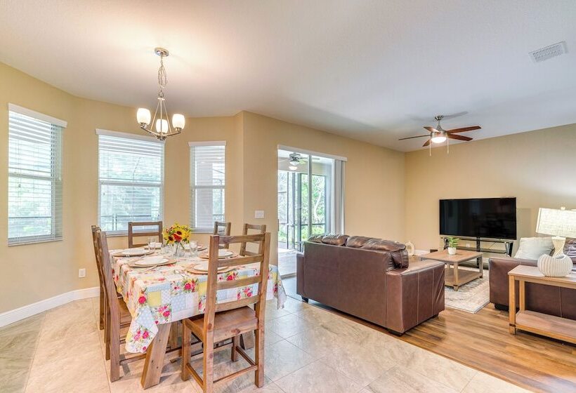 Brooksville Home ~ 5 Mi To Weeki Wachee Springs!