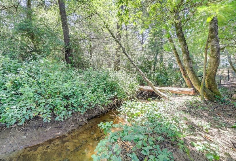 Family Friendly Florence Home: 3 Mi To The Coast!