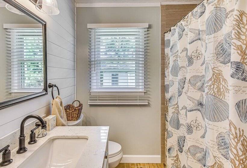 Ocean Isle Beach Home W/ Grill: 1 Mi To Beach!