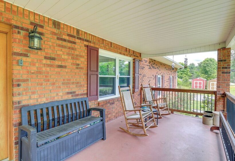 Peaceful Bluff City Retreat W/ Fire Pit & Grill