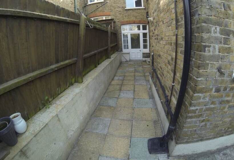 پانسیون Winton House