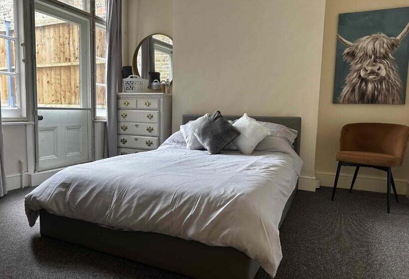 پانسیون Winton House