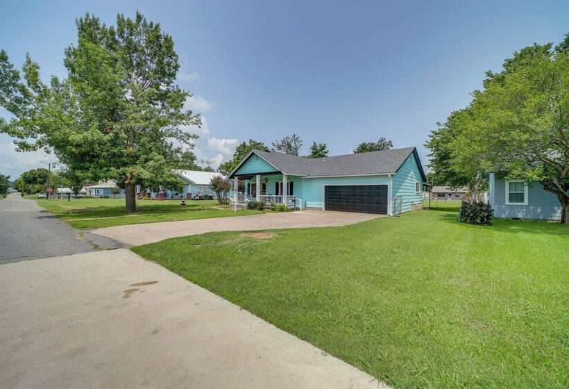 Eufaula Home   Walk To Lake Beach!