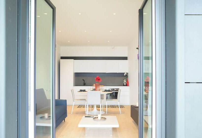 اقامتگاه Porta Del Mare Luxury Apartment