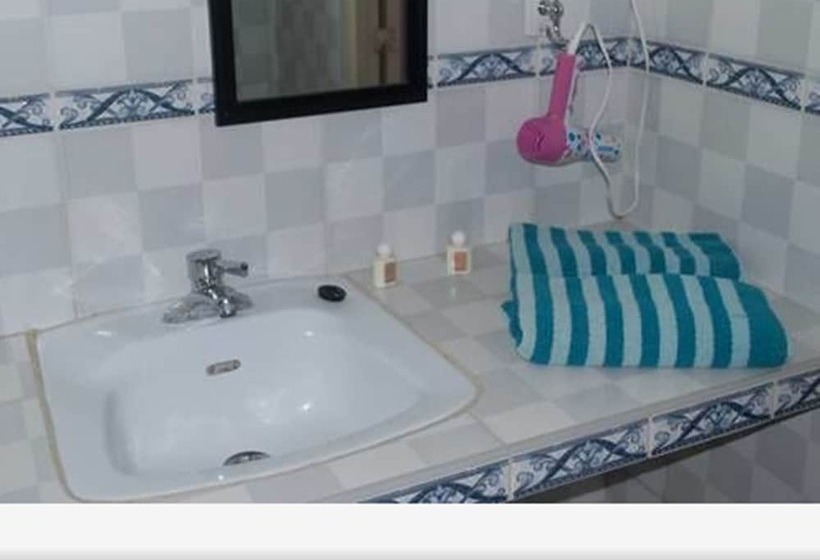 Hostal Manzzanares   Hostel
