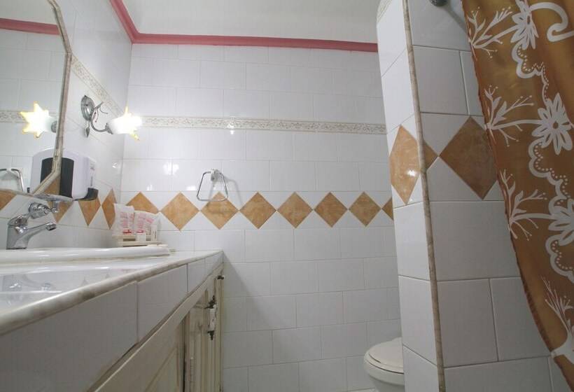 تختخواب و صبحانه Hostal Los Balcones