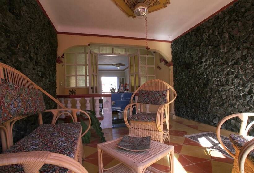 تختخواب و صبحانه Hostal Los Balcones