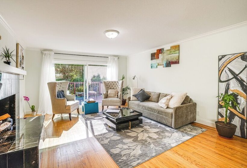 Charming Oakland Home W/ Fireplace & Deck!