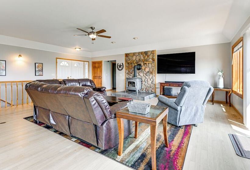 Hoheland Ranch  On 185 Acres W/ Deck + Views!