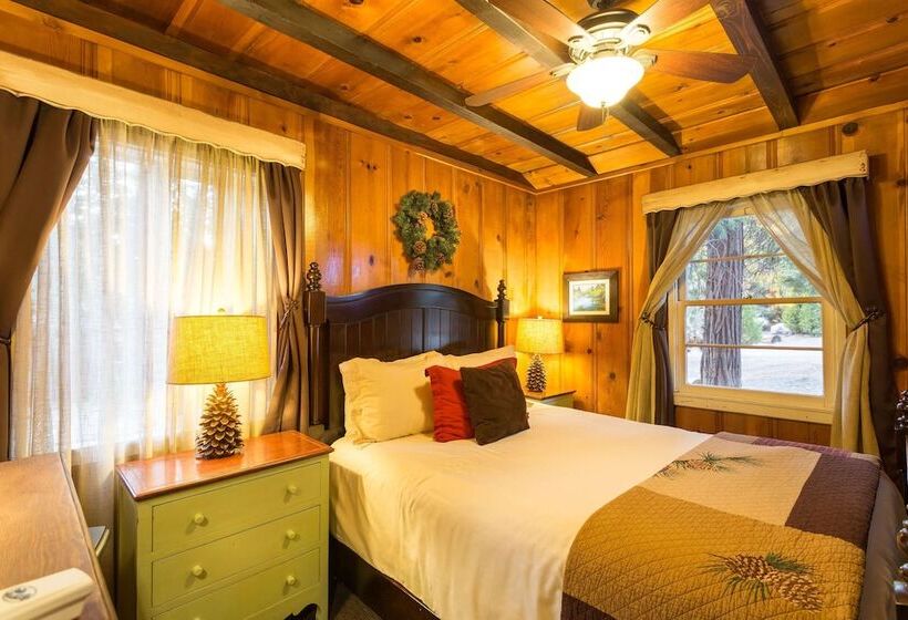 호텔 Arrowhead Pine Rose Cabins