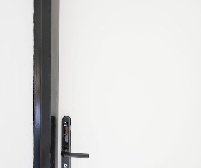 فندق Black And White Hostel Palamós