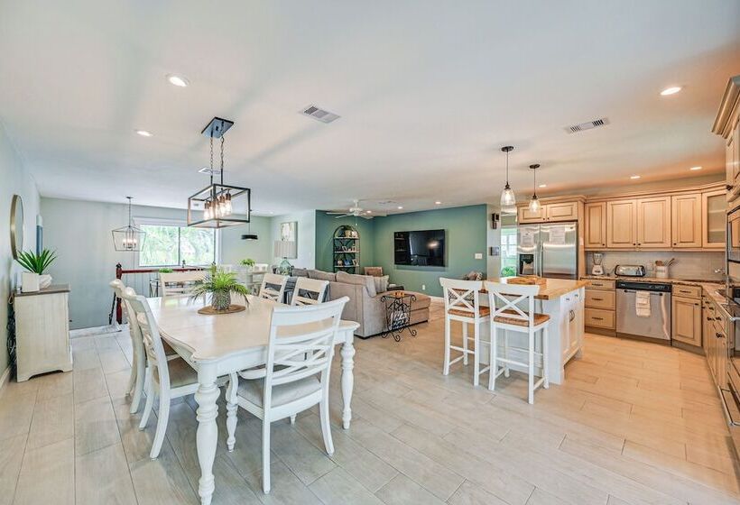 Marco Island Family Home: Pool, Lanai, Backyard!