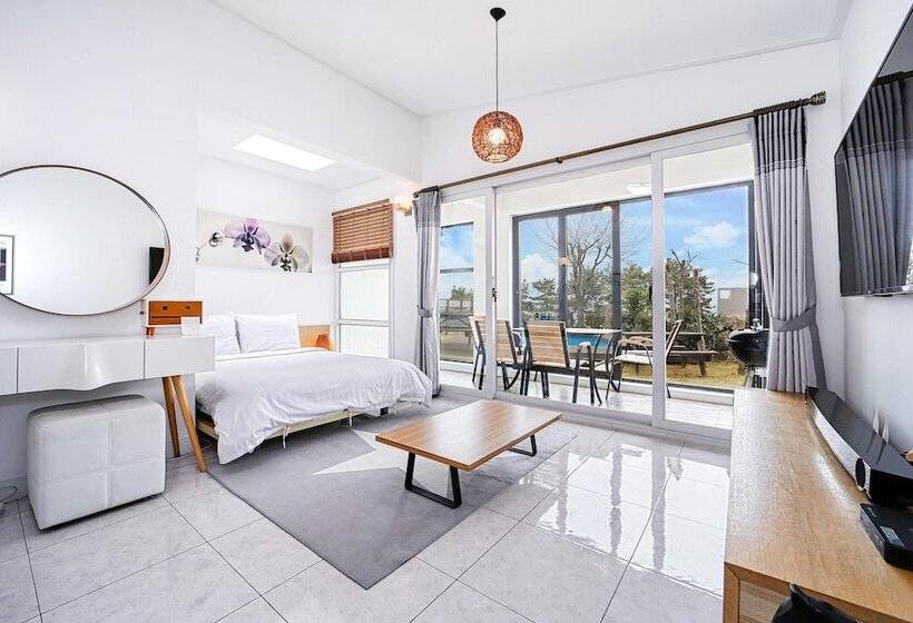Yeosu Nochedelmar Pension
