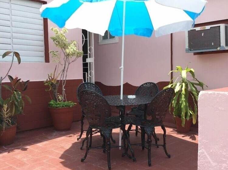 پانسیون Hostal Villa Mirty