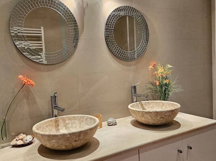 پانسیون Room In Guest Room Guest Apartment Within A Villa In Lagonissi