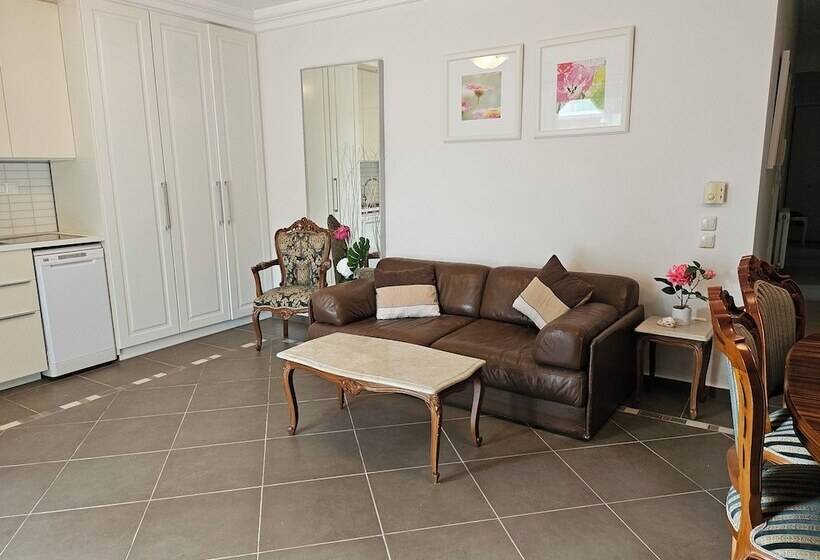 بنسيون Room In Guest Room   Guest Apartment Within A Villa In Lagonissi