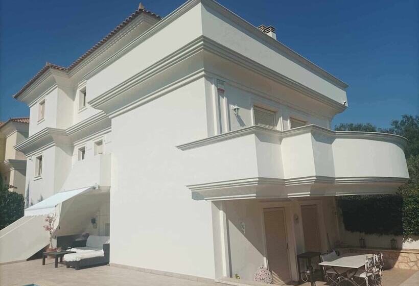 بنسيون Room In Guest Room   Guest Apartment Within A Villa In Lagonissi