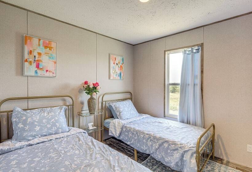 Pet Friendly Kempner Escape Near Parks & Trails!