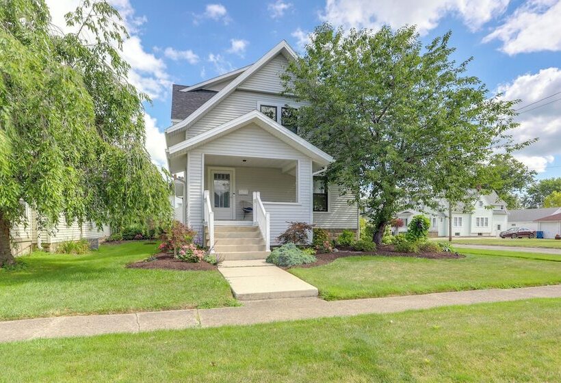 Port Clinton Home W/ Lake View Walk To Beach!
