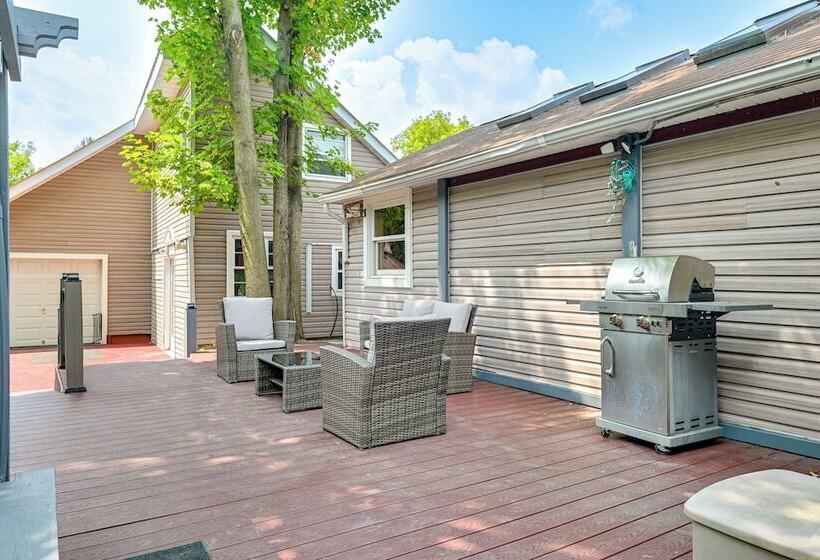 Saratoga Springs Home W/ Hot Tub: Walk To Downtown