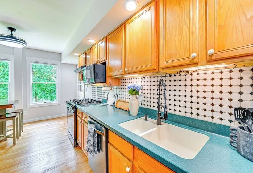 Saratoga Springs Home W/ Hot Tub: Walk To Downtown