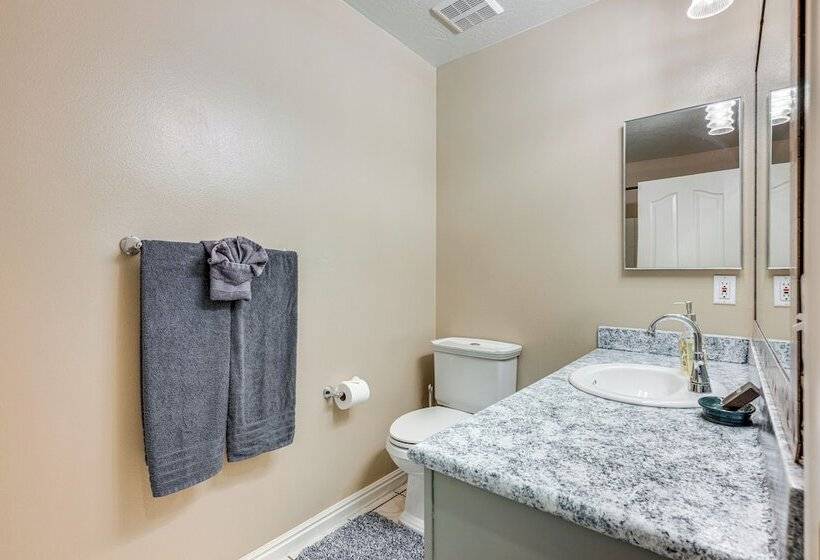 Spacious Mesquite Home ~ 3 Mi To Golf Courses!