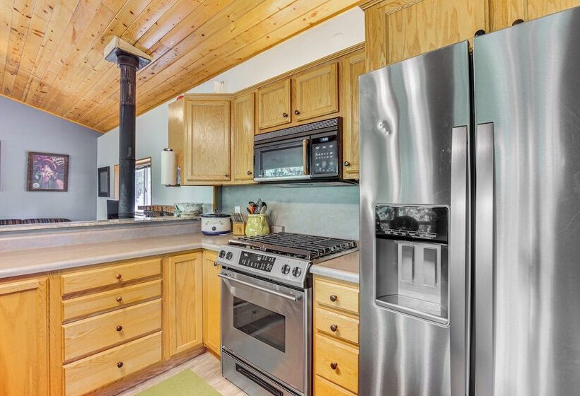 Woodsy Cabin Retreat ~ 4 Mi To Crescent Lake!