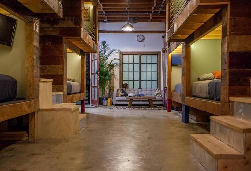 Hostel Podshare East Hollywood