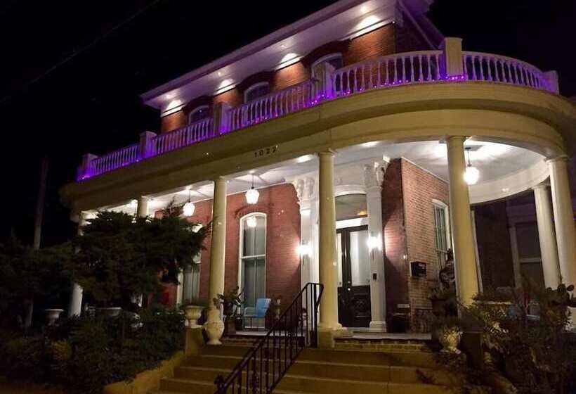 تختخواب و صبحانه Bazsinsky House
