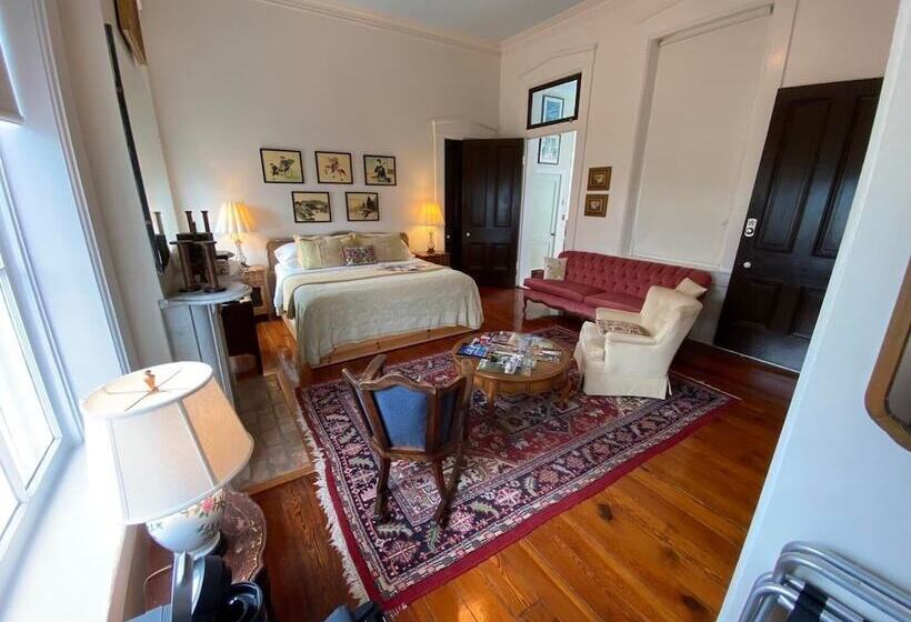 تختخواب و صبحانه Bazsinsky House