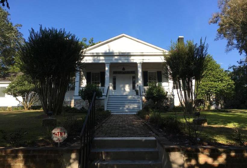 Bed and Breakfast Collina Plantation Inn