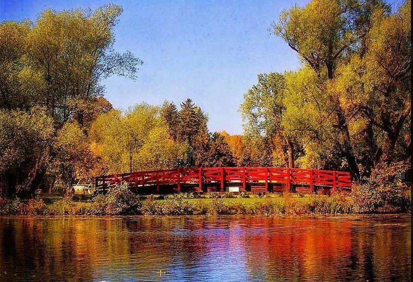 تختخواب و صبحانه Red Bridge Inn