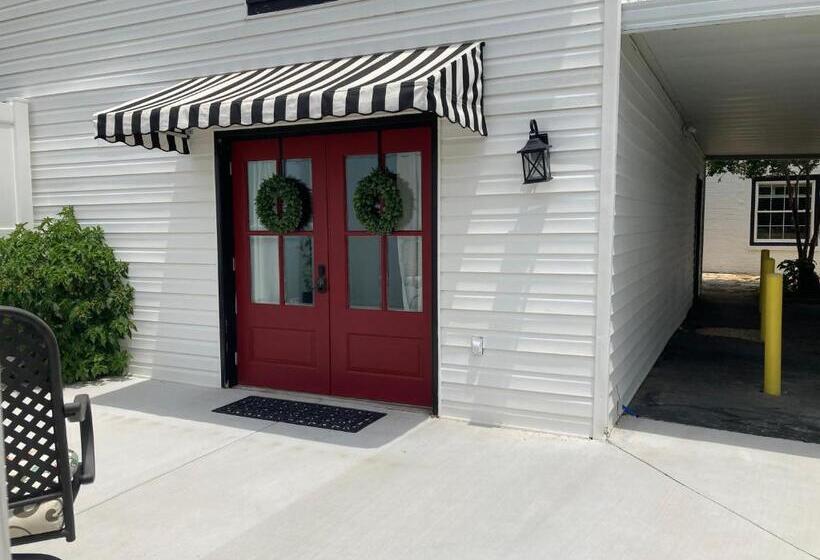 민박 The Old Liberty Schoolhouse