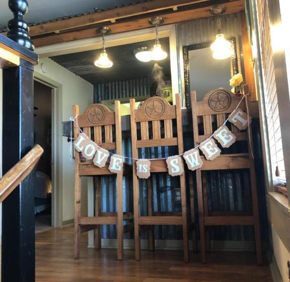 민박 The Old Liberty Schoolhouse