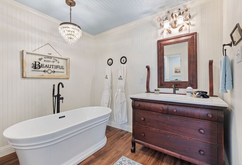 민박 The Old Liberty Schoolhouse